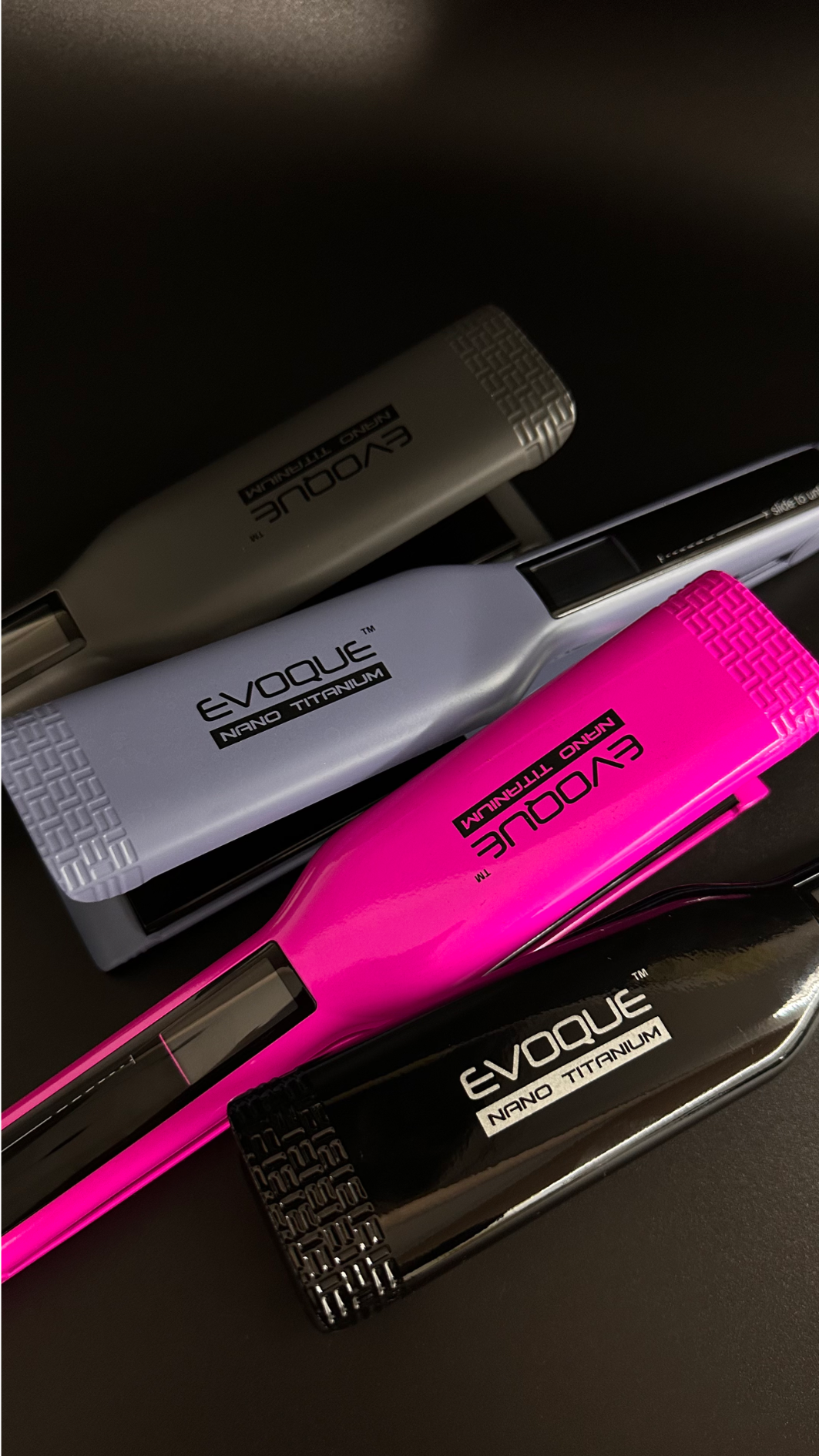 Професійна праска із широкими пластинами EVOQUE Nano Titanium GREY